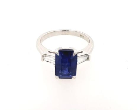 Color Gemstone Ring in 18 Karat White with 1 Emerald Sapphire 3.32ctw