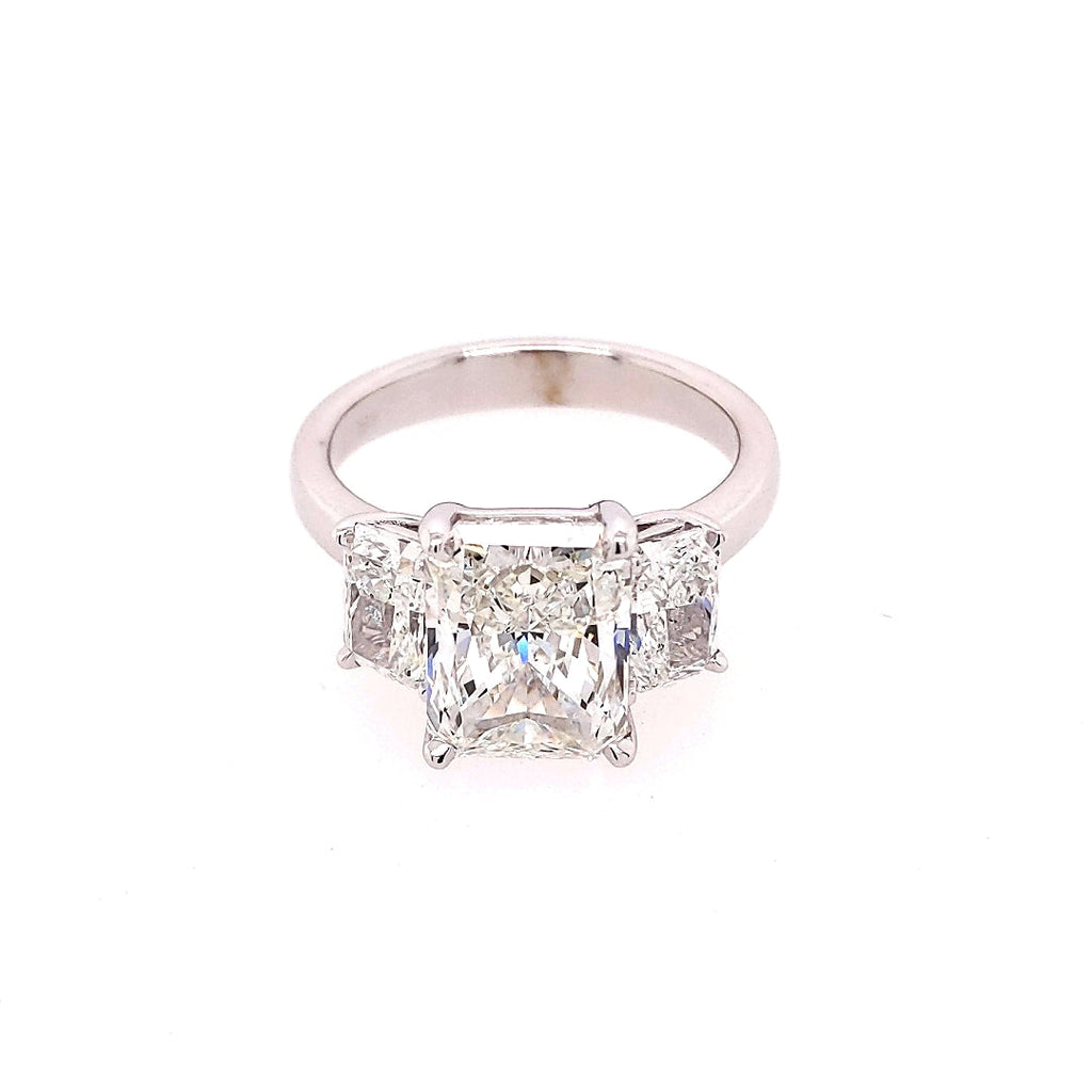 Three-stone radiant diamond ring in white gold.