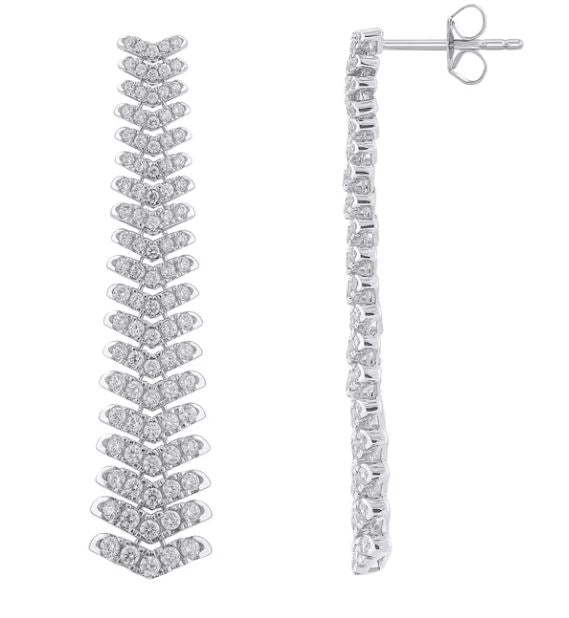 Dangle diamond earrings in white gold.
