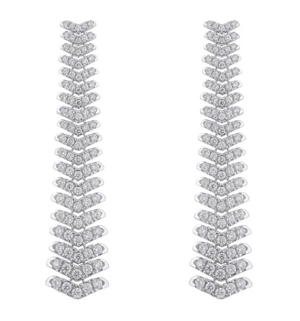 Dangle diamond earrings in white gold.