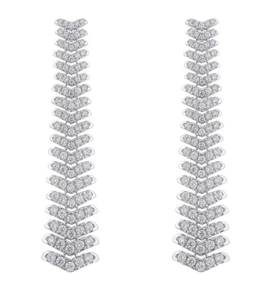 Dangle diamond earrings in white gold.