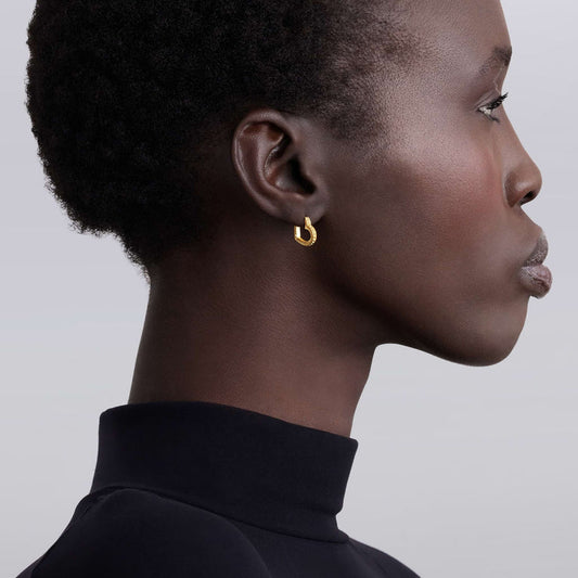 Yellow gold heart-shaped hinged earrings.
