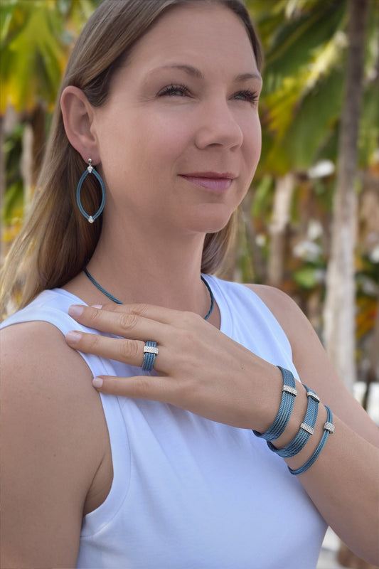 Blue diamond bracelet, 18K white gold.