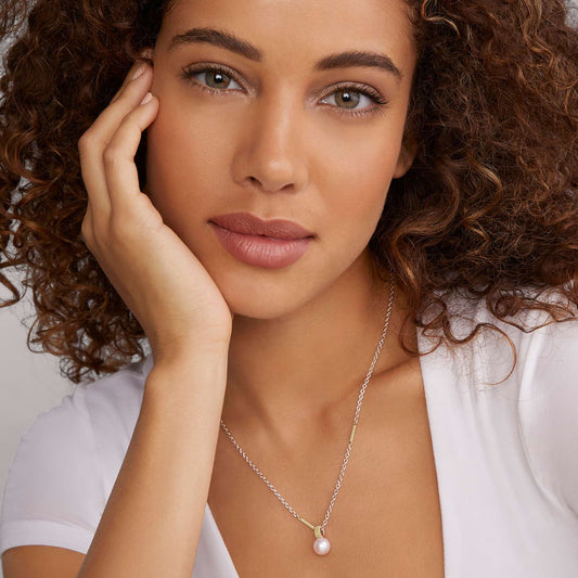 Sterling silver necklace with white pearl.