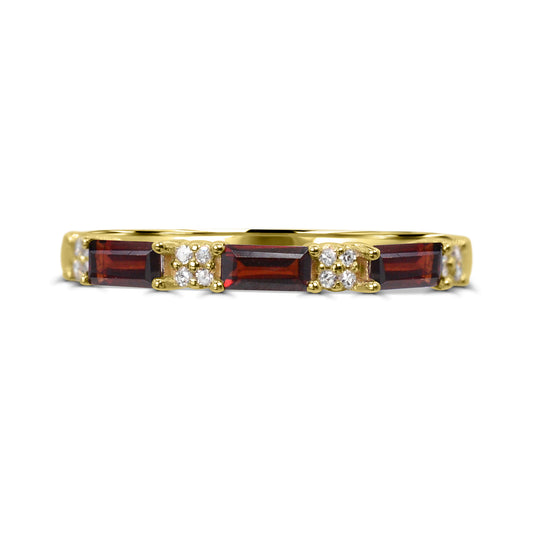 Baguette garnet band in yellow gold.