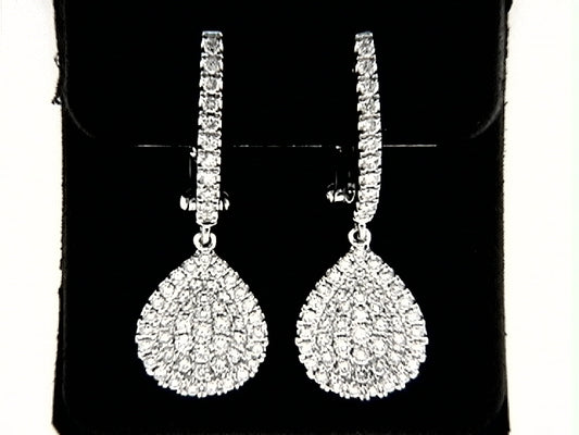 Dangle diamond earrings in white gold.