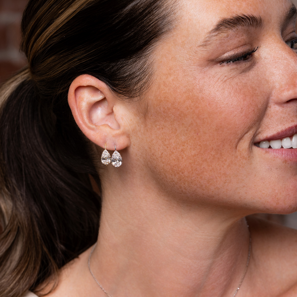 Pear-shaped diamond drop earrings in white gold.