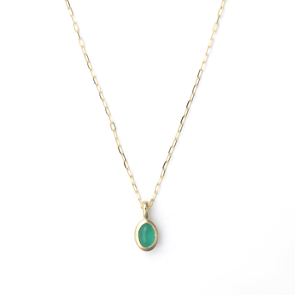 Oval emerald necklace, yellow gold chain.