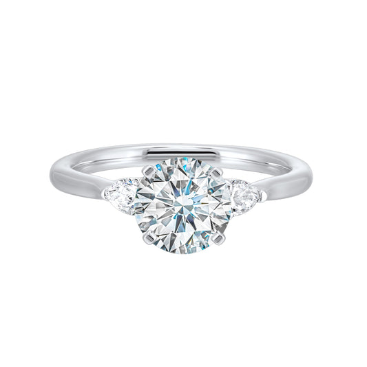 Three-stone diamond ring in white gold.