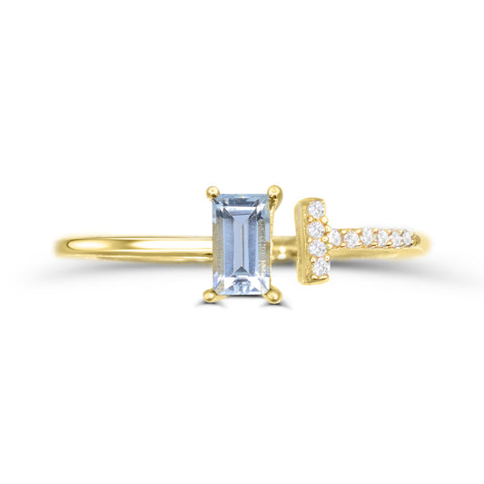 Baguette aquamarine ring with diamonds, yellow gold.