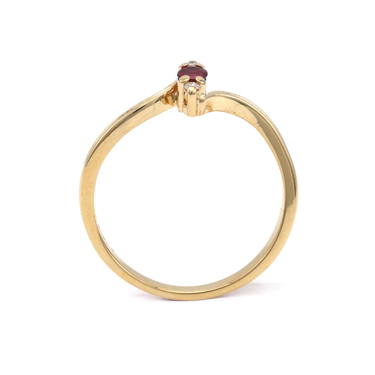 ReMarkable Estate Color Gemstone Ring in 18 Karat Yellow Gold with 1 Round Ruby 0.80ctw