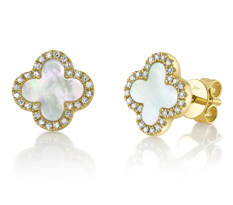 Clover-shaped Mother of Pearl diamond earrings.