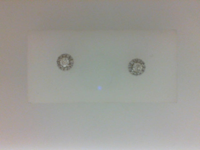 Diamond stud earrings in white gold.
