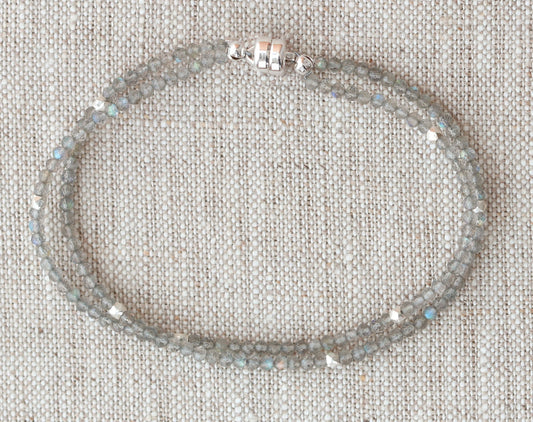 Labradorite bead bracelet with magnetic clasp.