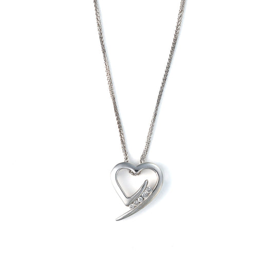 Heart-shaped white gold necklace with diamonds.