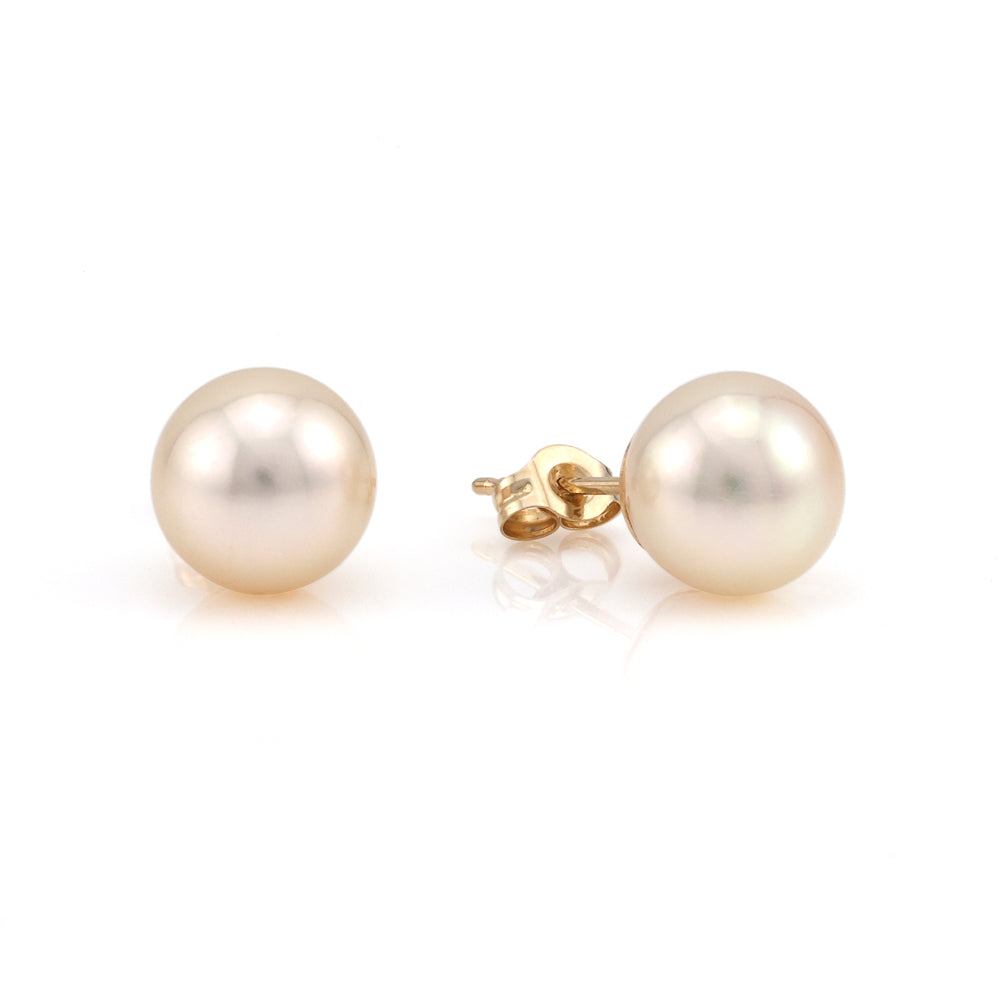 Cream pearl stud earrings, 14K yellow gold.