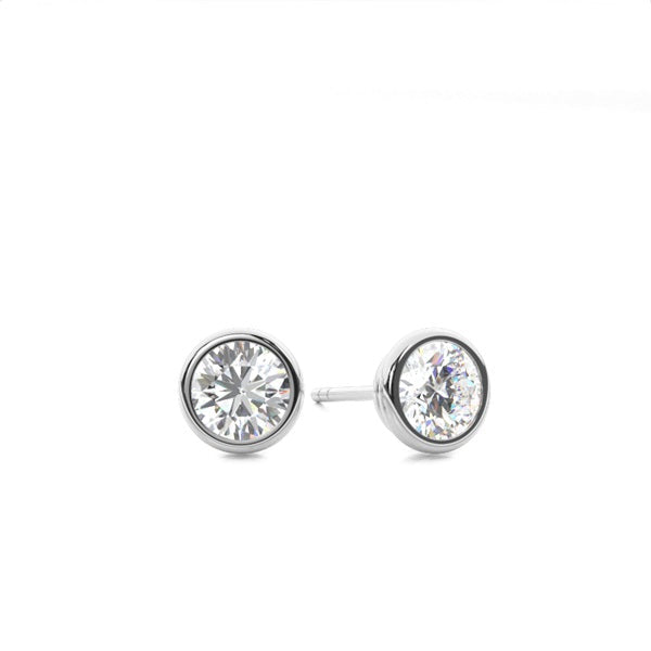 18K white gold round diamond stud earrings.