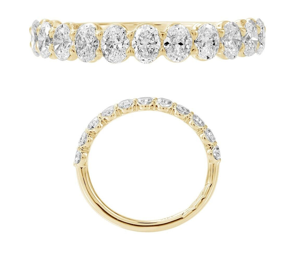 Oval diamond band in yellow gold.