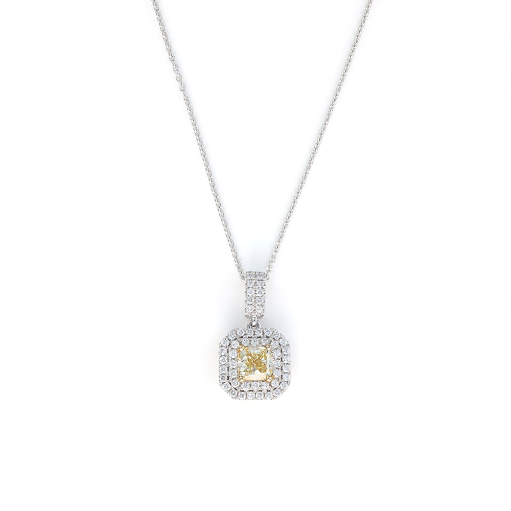 Cushion diamond necklace in white yellow gold.
