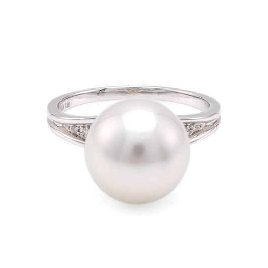 South Sea Pearl ring in white gold.
