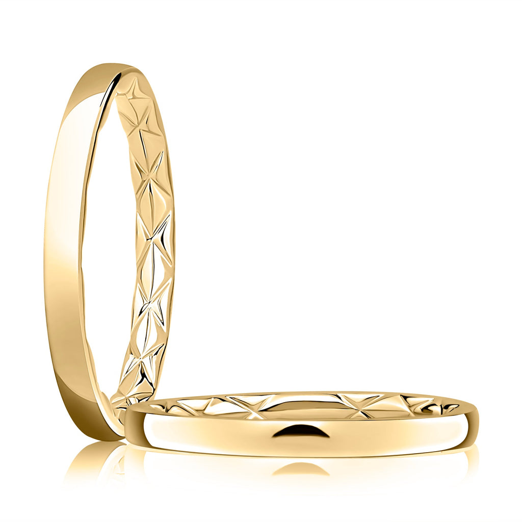 Carved star pattern 14K yellow gold ring.