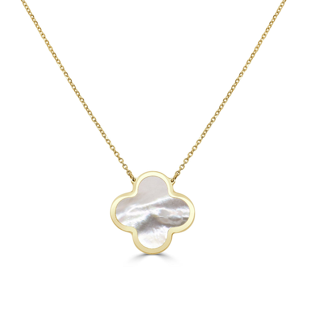 Clover-shaped mother-of-pearl pendant, gold chain.