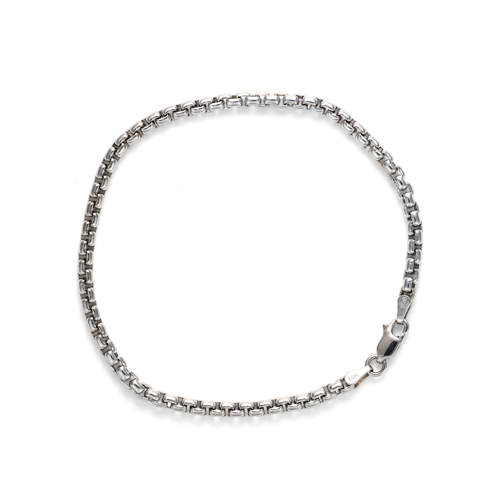 14K white gold box chain, lobster clasp.