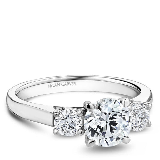 Three-stone diamond ring in white gold.