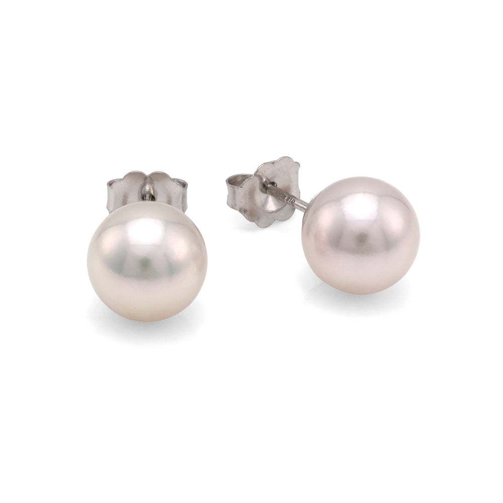 14K white gold pearl stud earrings.
