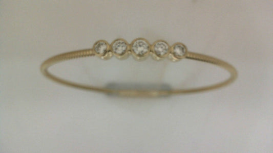 Five-diamond yellow gold bracelet.