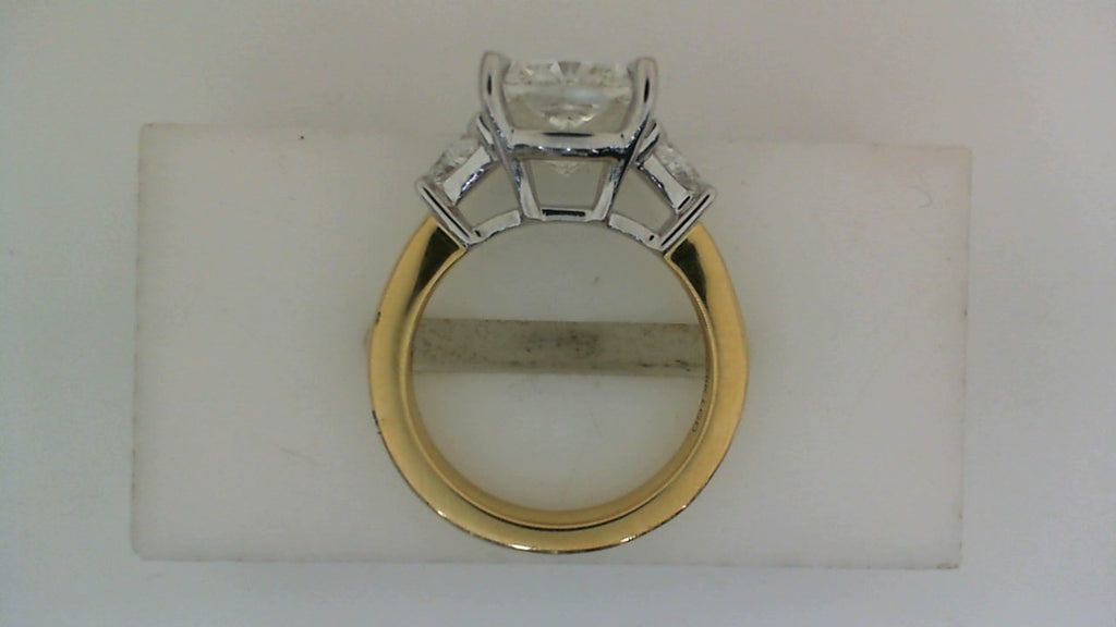 Three-stone ring in white and yellow gold.