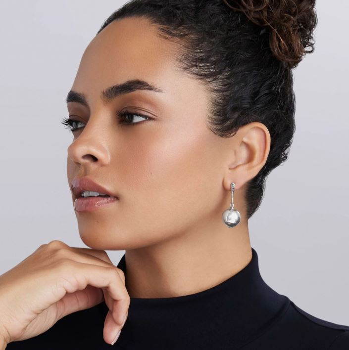 Sterling silver polished drop earrings.