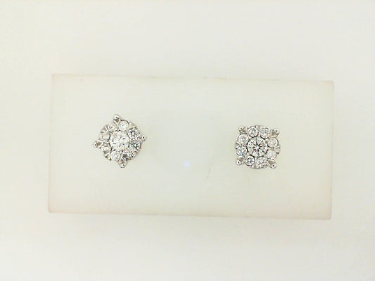 Round diamond stud earrings in white gold.