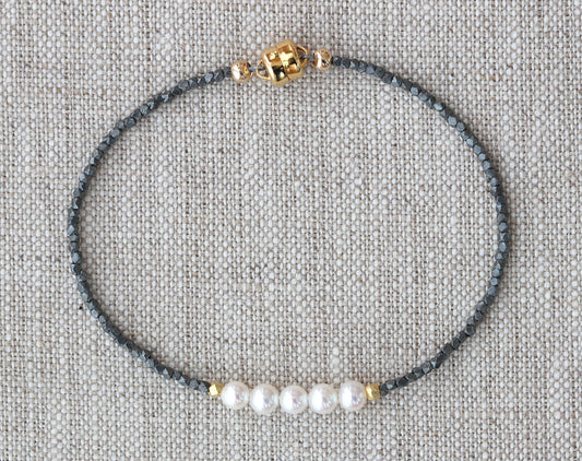 Gold and silver bracelet with pearls.