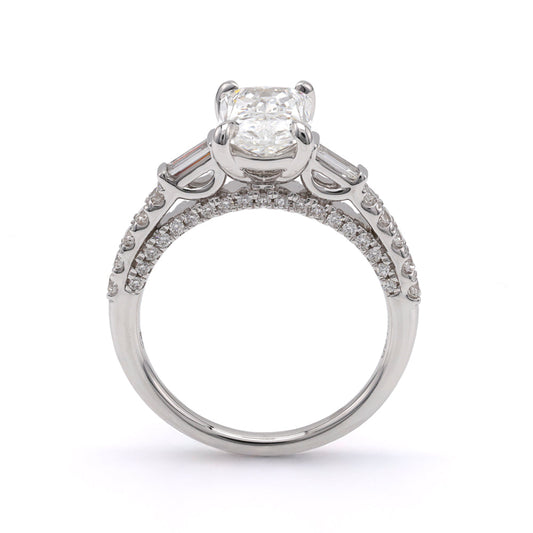 18K white gold ring with side diamonds.