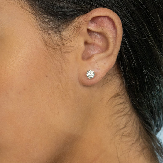 Round diamond stud earrings in white gold.