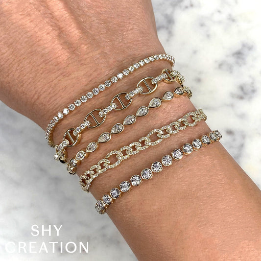 Yellow gold bracelet with round diamond links.
