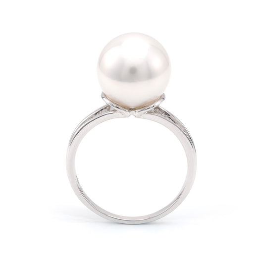 South Sea Pearl ring in white gold.
