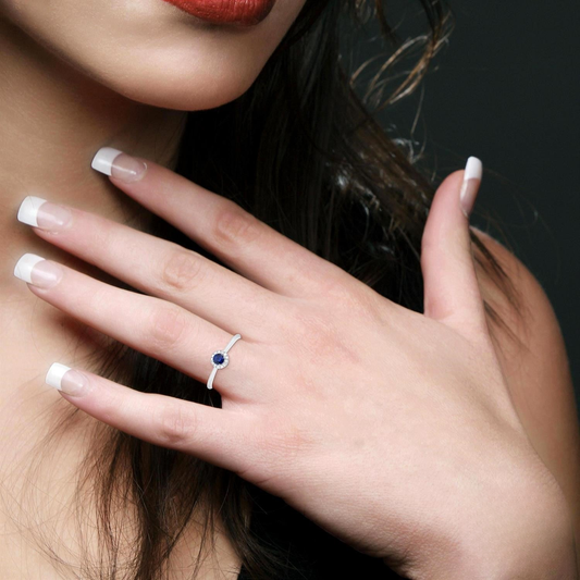 Sapphire ring in white gold on hand.
