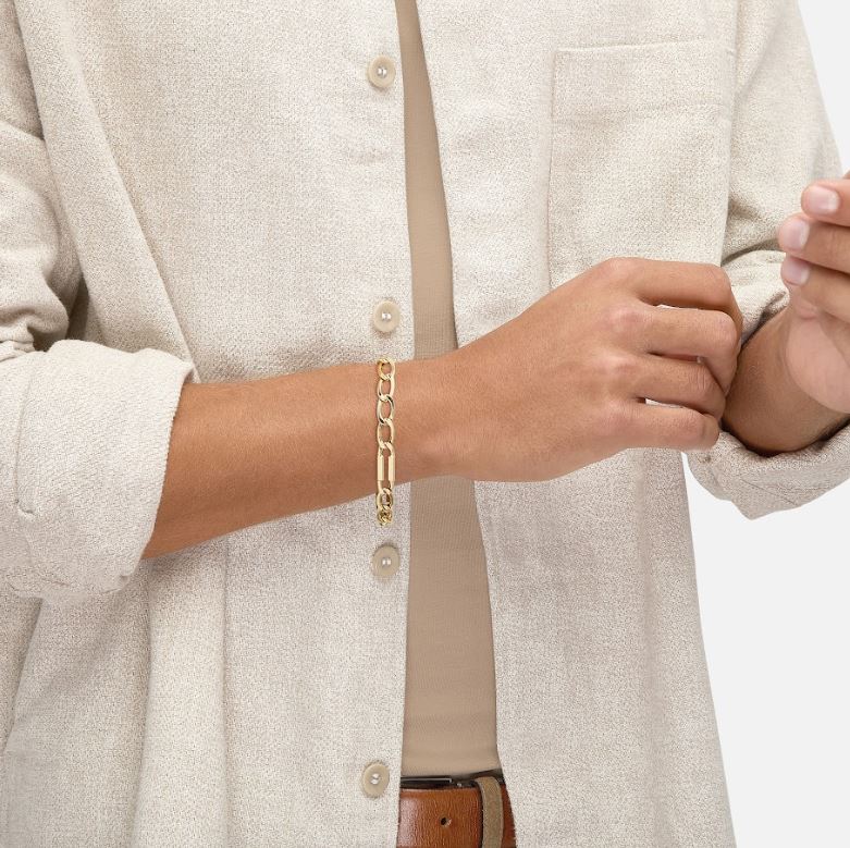 14K yellow gold Cuban link bracelet.