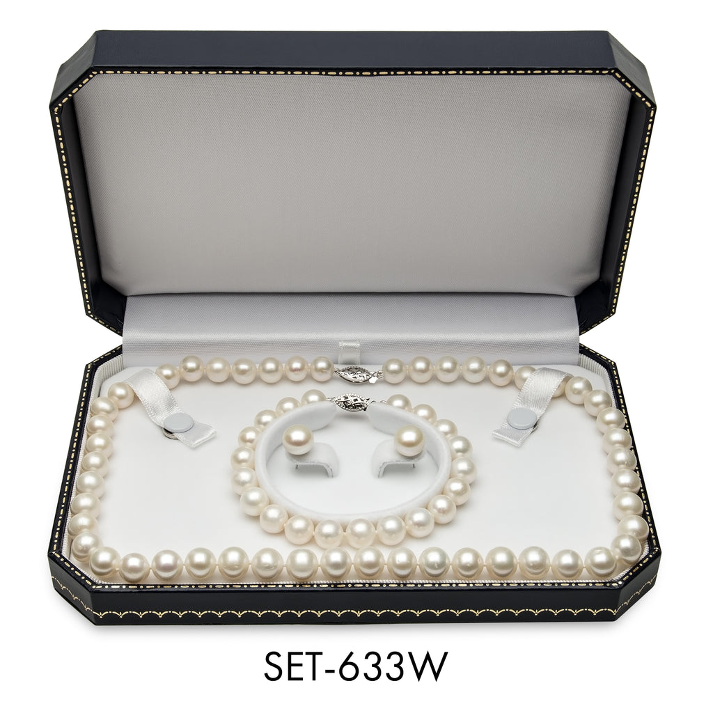Pearl necklace with white gold clasp.