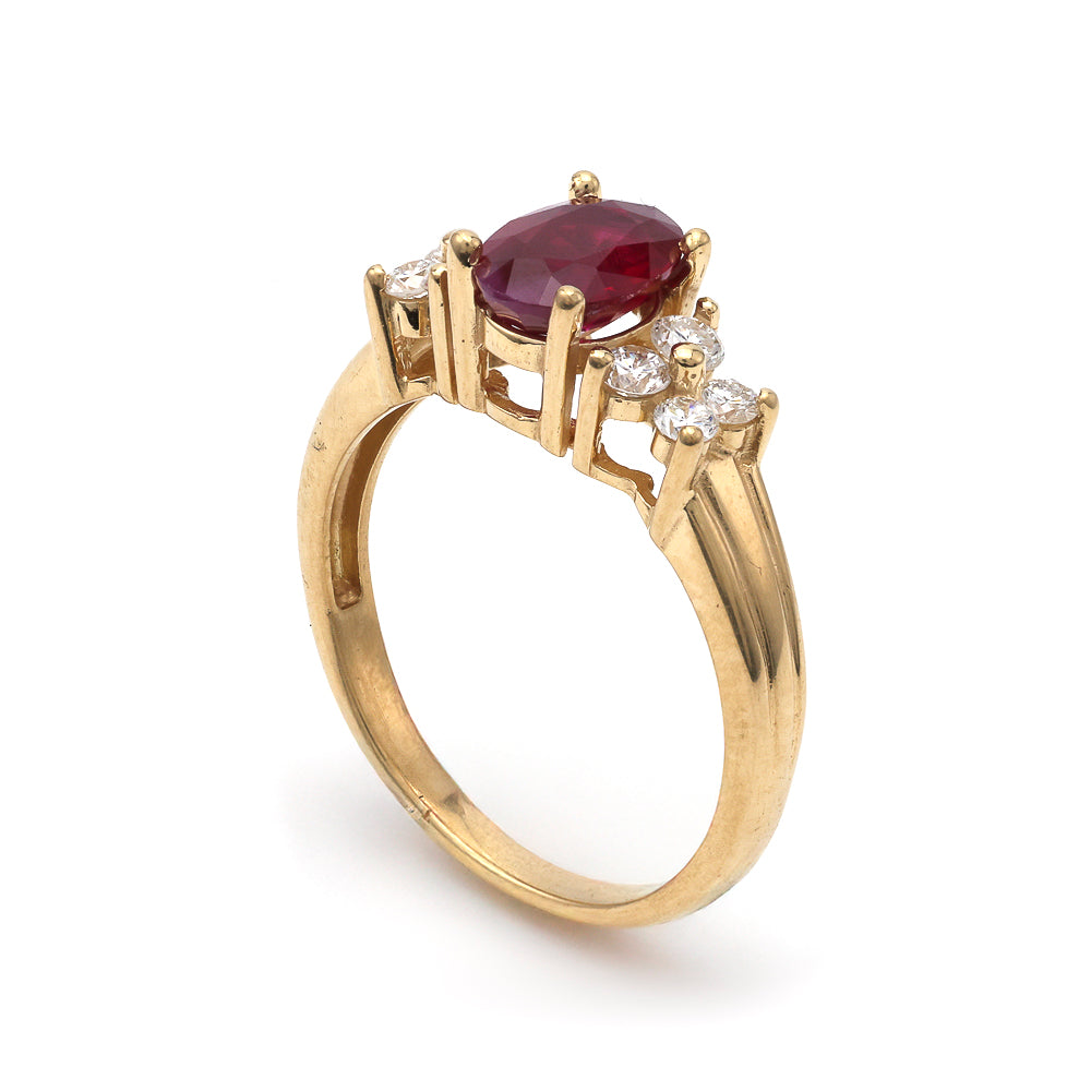 18K gold ring with oval ruby.