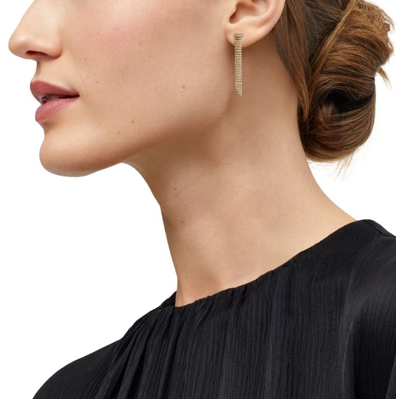 Dangle earrings in 14K yellow gold.