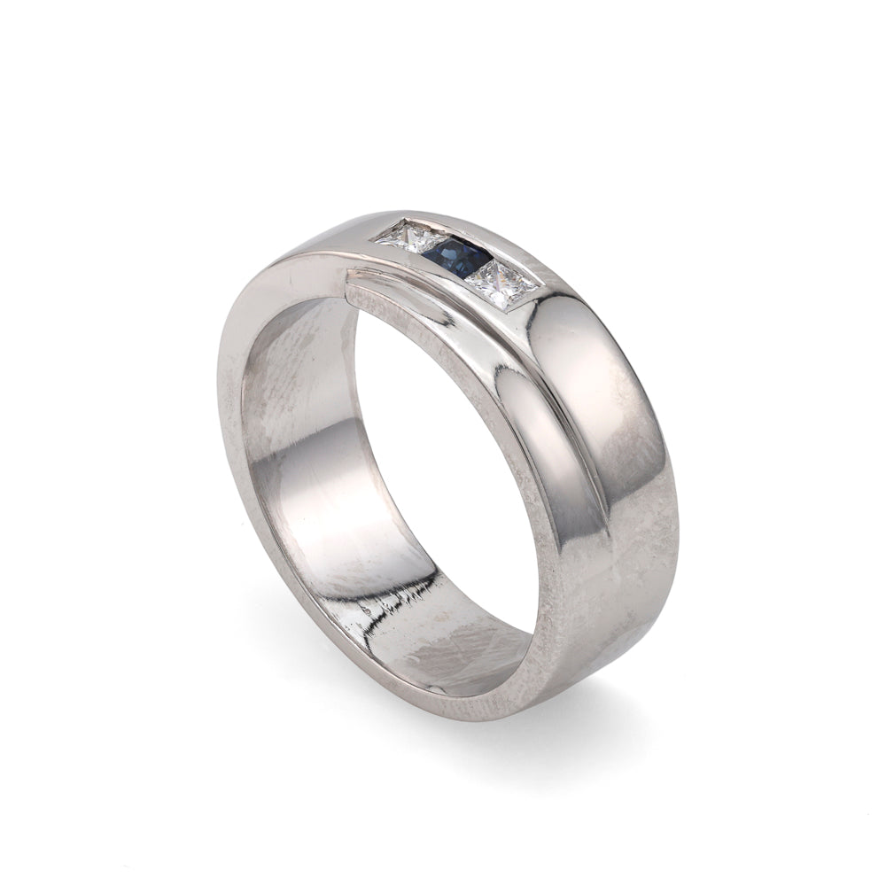 18K white gold band, sapphire, diamonds.