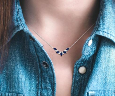 Marquise sapphire necklace in white gold.