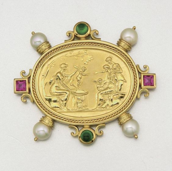 18K gold brooch with pearls, tourmalines.
