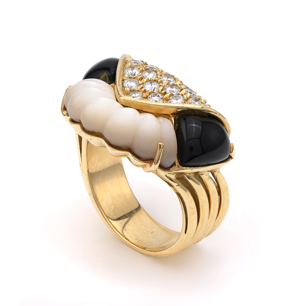 18K gold ring with onyx, diamonds.