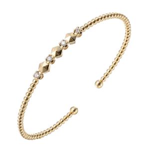 Yellow gold bracelet with round diamonds.