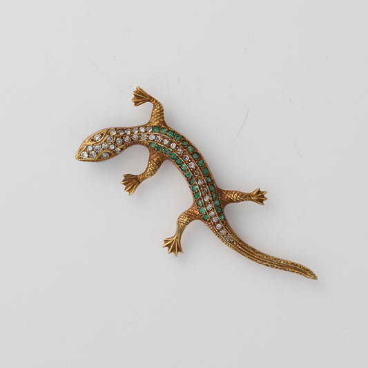 Diamond and emerald gecko pin in gold.