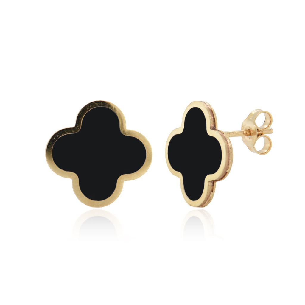 Clover-shaped onyx stud earrings in gold.